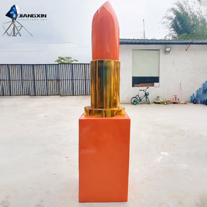 Lápiz labial rojo de gran tamaño y escultura de base líquida diseño moderno tapa metálica de fibra de vidrio para Park Beauty Store Cemetery Decor - Product Image 2