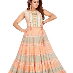 Conjunto de Kurta Larga sin Mangas Étnica para Mujer, Ropa India, para un Look Diario, a Precios de Mayoreo - Product Image 1