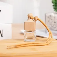 Diffuseur de désodorisant de voiture carré de luxe personnalisé 8ml contenant de parfum suspendu vide automatique avec bouchon en liège et bouchon à vis