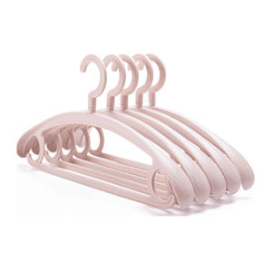 DS4212 Cintre épais et antidérapant à épaules larges pour costumes, robes, pantalons, crochets pivotants, cintres en plastique pour adultes - Product Image 2