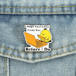 Pin Enamel Ayam Kerja dari Rumah, Bros Lucu Meme Kantor, Lencana Kerah, Grosir - Product Image 1