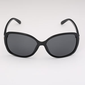 Gafas de sol cuadradas OEM para mujer con protección UV400 Opciones de color Pantone Recién llegado - Product Image 2