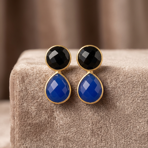 Boucles d'oreilles tendance pour femmes en laiton plaqué or et acier inoxydable, avec onyx noir et saphir, faites à la main - Product Image 3