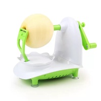 Duurzame plastic handmatige multifunctionele fruitenschiller met roestvrijstalen mes, makkelijk schoon te maken, handmatige appelenschilmachine 2026