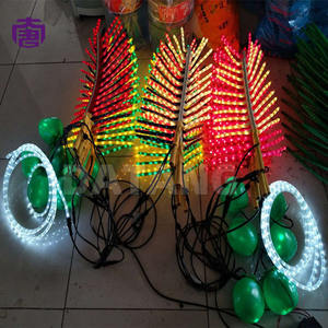 Lumière LED exotique en forme de cocotier avec feuilles de palmier lumineuses pour la décoration de centres commerciaux, hôtels, plages, mariages et événements – En vente - Product Image 6