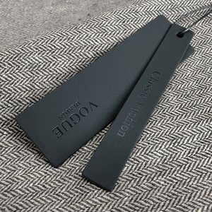 ป้ายแขวนทำจากกระดาษแบบสัมผัสกำมะหยี่สำหรับเสื้อผ้าป้ายแกว่งสีดำติดโลโก้ได้ตามต้องการ - Product Image 6