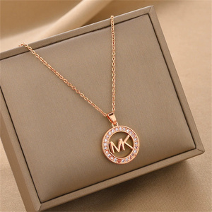 Nuova Collana con Ciondolo Rotondo a Lettera MK con Diamanti, Accessorio <span class=keywords><strong>Moda</strong></span> Femminile Europeo e Americano di Tendenza - Product Image 2