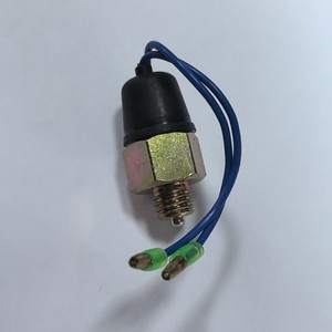 สวิตช์ไฟถอยหลังมาสด้า S5A1-17-640 12V สำหรับการซ่อมแซมรถยนต์ วัสดุพลาสติก - Product Image 1