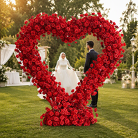 Stand backdrop pernikahan berbentuk hati merah dari besi dengan bunga buatan untuk dekorasi panggung acara lamaran