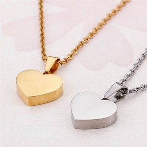 Conjunto de Collar y Pendientes de Acero Inoxidable con Baño de Oro de 18K en Forma de Corazón, Ideal para Bodas, Compromisos, Aniversarios y Fiestas - Product Image 3