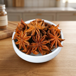 Nouvelle Récolte de Graines d'Anis Étoilé Entières Séchées, Épice Aromatique Brute pour la Cuisine, la Pâtisserie, le Thé, l'Assaisonnement et la Vente en Gros - Product Image 1