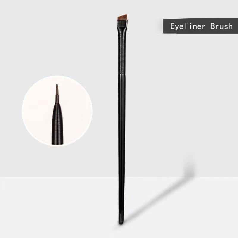 Brosse arrière inclinée d'eye-liner