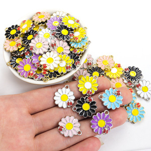 <span class=keywords><strong>Ciondolo</strong></span> a forma di fiori, margherite e coccinelle in lega smaltata, ideale per braccialetti e collane fai da te, per la creazione di gioielli. - Product Image 6