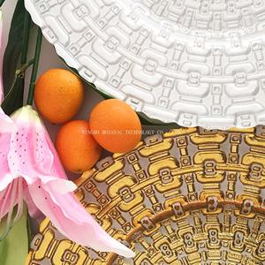 Assiettes de présentation rondes en plastique doré écologiques de 13 pouces, lot de 4 pièces pour la décoration de la maison et des hôtels - Product Image 2