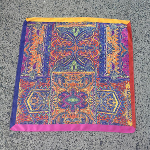 Bandana carrée en satin de polyester soyeux, style bohème ethnique à motif cachemire, petite écharpe de cou tendance, ourlet machine. - Product Image 2