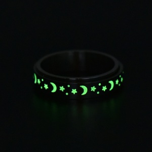 Anillo Giratorio de Acero Inoxidable con Diseño de Estrella y Luna, Luminoso en la Oscuridad, para Aliviar la Ansiedad, Ideal para Bodas - Product Image 5