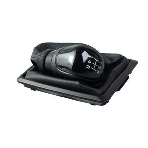 Couvercle de pommeau de levier de vitesse Ford Focus en cuir noir, transmission manuelle, conception ergonomique - Product Image 1