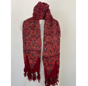 ผ้าคลุมไหล่ยาวลายอัจรักพิมพ์ด้วยมือแบบนุ่ม ผลิตจากผ้าคุณภาพพรีเมียม ดีไซน์หรูหรา ซักเครื่องได้ เหมาะสำหรับการเดินทาง ทำงาน และงานสังสรรค์ - Product Image 1