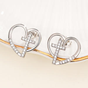 Pendientes de Oro Blanco E4565 con Corazón y Cristal Cruzado, Engaste de Canal con Diamantes de Imitación, Joyería de Moda para Mujer, Regalo Romántico - Product Image 4