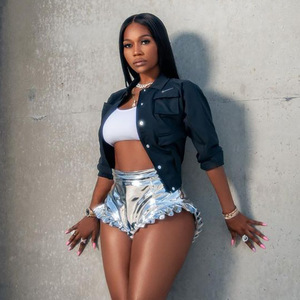 Pantaloncini estivi da donna a vita alta Scrunch Butt bottino da donna pantaloncini lucidi in <span class=keywords><strong>ecopelle</strong></span> argento metallizzato con volant - Product Image 3