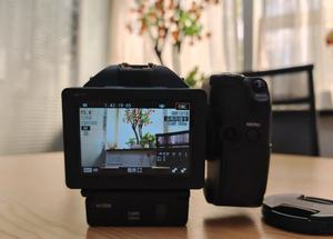 กล้องวิดีโอ Canon XC10 Compact 4K มือสอง ขายดี พร้อมส่ง เซ็นเซอร์ 1 นิ้ว รองรับ Canon Log สำหรับงานแต่งงาน งานสารคดี และงานถ่ายทำอีเว้นท์ต่างๆ - Product Image 2