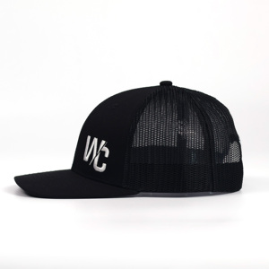Gorra de camionero Richardson 112 en blanco con malla negra y logotipo bordado personalizado - Product Image 3