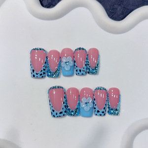 Lot de 10 <span class=keywords><strong>faux</strong></span> <span class=keywords><strong>ongles</strong></span> carrés faits main motif guépard bleu léopard avec pointe noire et fleurs 3D en strass, couleur bleu clair - Product Image 6