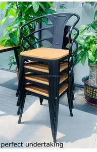 Mobilier de jardin moderne Chaises de patio en bois plastique Mobilier d'extérieur vintage Tables d'extérieur en métal Chaise de restaurant de patio