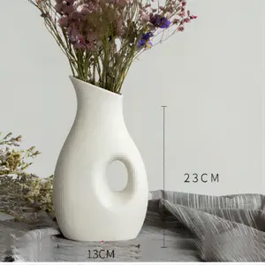एक पक्षी सफेद सरल और शानदार ऊर्ध्वाधर vase