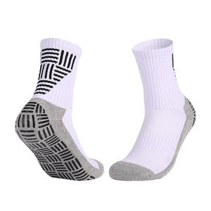 Vente en gros LRT Chaussettes athlétiques à coussin épais pour le football Chaussettes de sport thermiques antidérapantes avec logo personnalisé pour enfants et hommes - Product Image 4