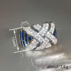 Anello Statement Smaltato a Croce per Donna, Gioiello da Dito Scintillante e alla Moda - Product Image 3