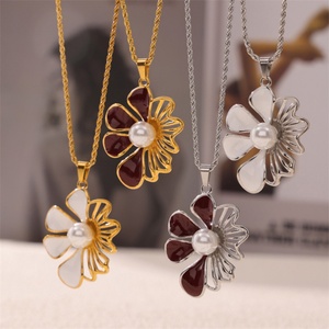 Collar de Lujo Vintage para Mujer, Chapado en Oro, Acero Inoxidable, Esmalte, Perla, Colgante de Flor - Product Image 3