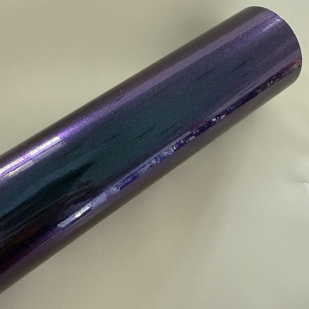 กิ้งก่าสีน้ำเงินเข้มถึงม่วง