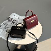 Proveedor de Bolsos de Cuero Encerado, Fábrica de Bolsos de Hombro Personalizados, Bolsos Cruzados Cuadrados Premium, Compras al por Mayor para Salas de Exhibición