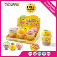 Noviteiten Zure Gummy Candy Assortiment Speelgoedbeker 6 Mini Pakket met Knijp Speelgoed Zachte Kauwgom Multi Fruit Bulk OEM voor Herverkopers YOLODUCK