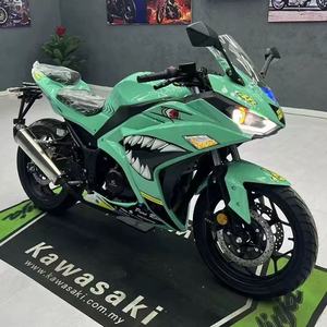 Motocicleta Deportiva <span class=keywords><strong>Kawasaki</strong></span> <span class=keywords><strong>Ninja</strong></span> <span class=keywords><strong>250</strong></span> 400, Bicilíndrica, Refrigeración Líquida, Inyección Electrónica de Combustible, Diseño Aerodinámico, Motocicleta de Calle para Desplazamientos, Motos a Gasolina - Product Image 1