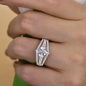 Elegante Anello di Proposta per Matrimonio da Donna, Gioiello Scintillante alla Moda - Product Image 2