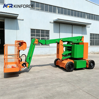 Plataforma Elevadora Articulada Autopropulsada con Brazo Curvo y Estructura Reforzada para la Construcción de Parques Acuáticos