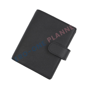 Personalisierter 5-Ring-Planer A8, Schwarzer Kiesel-Leder-Einband, Notizbuch mit Hardcover, Umschlag-System für Bargeld, Budget-Organizer als Geschenk, mit Folienprägung - Product Image 1
