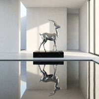 Escultura de Animales de Acero Inoxidable con Espejo Grande, Estatua de Antílope Acostado con Cuerno en Espiral para Exhibición de Arte en Paisajes Exteriores