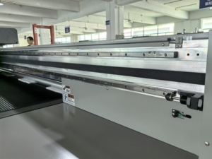 2025 nuova stampante digitale ibrida UV automatica da 180cm con Ricoh Gen5 Gen6 testina di stampa OEM onice programma di fabbrica inchiostro UV - Product Image 5