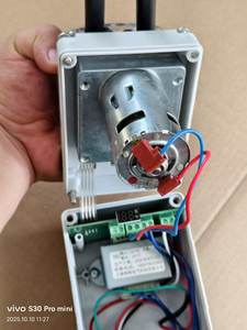 洗濯機のための4つのペリスタティックポンプを備えた卸売洗濯用量ポンプディスペンサー - Product Image 2