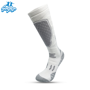<span class=keywords><strong>Chaussettes</strong></span> <span class=keywords><strong>de</strong></span> <span class=keywords><strong>ski</strong></span> chaudes pour l'extérieur <span class=keywords><strong>Chaussettes</strong></span> <span class=keywords><strong>de</strong></span> sport longues pour hommes <span class=keywords><strong>Chaussettes</strong></span> d'hiver épaisses et chaudes pour femmes - Product Image 4