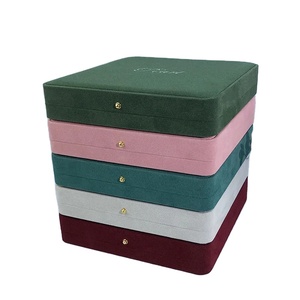 Nuevo Joyero para Collares con Hebilla Dorada, Esquinas Redondeadas, Joyero Grande de Alta Calidad, Caja de Embalaje de Joyería de Franela - Product Image 1