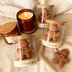 เทียนหอมรูปมนุษย์ขนมปังขิงสำหรับตกแต่งบ้านในเทศกาลคริสต์มาสวันหยุดฤดูหนาวเทียนไขถั่วเหลืองน่ารักพร้อมฝาไม้ไผ่ - Product Image 3