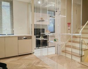 Estantes de pared flotantes de acrílico iluminados y tamaños personalizados de borde esmerilado LED de pantalla - Product Image 2