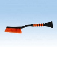 Brosse à neige avec grattoir à glace et manche en aluminium