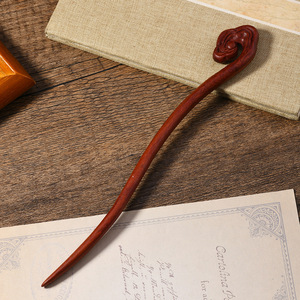 Nueva horquilla de pelo de conejo de jade y sándalo rojo de estilo retro chino, simple y versátil para uso diario, Hanfu, cheongsam y otros. - Product Image 4