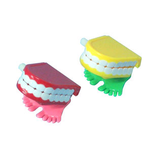 Giocattolo con denti finti che si muovono a manovella - Product Image 1