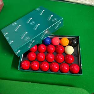 Jeu de billes de snooker Artemis 52,5 mm en résine pour usage amateur - Product Image 1